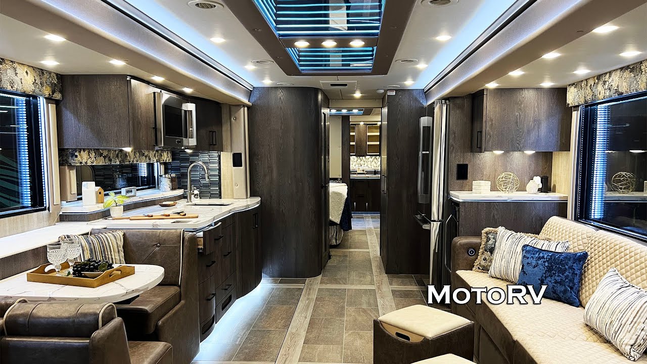 2025 Foretravel Motor Coach Realm Presidential FS605