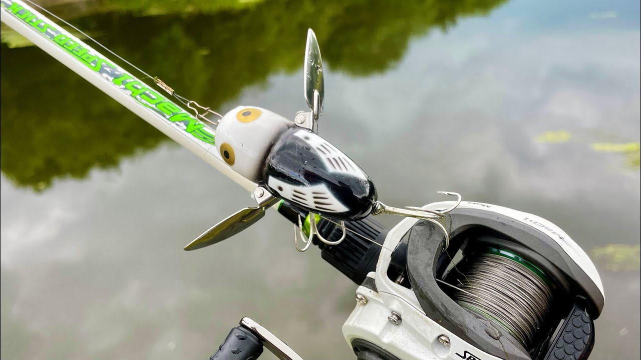 Topwater Pike Fishing with the Heddon Crazy Crawler!
