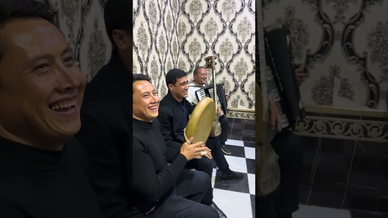 Ehrom Mustafo Muxlislar davrasida 