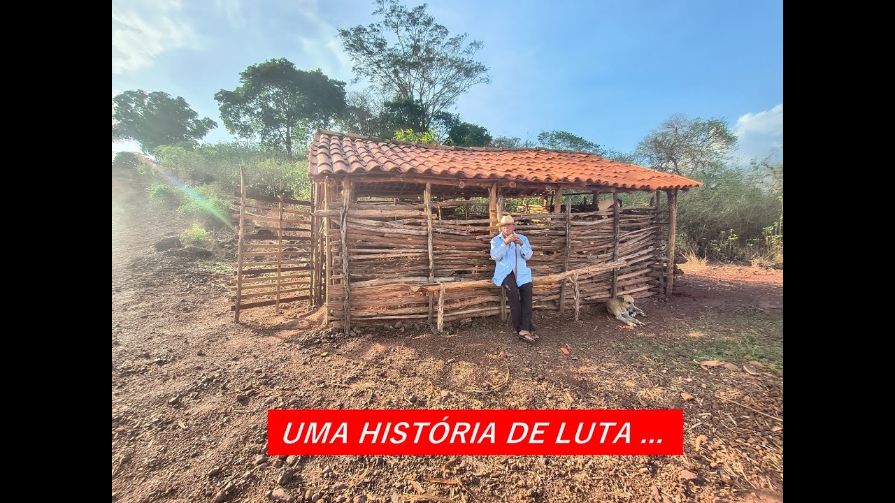 IDOSO DE 93 ANOS FEZ UMA CASINHA NA BEIRA DA ESTRADA PRA VER OS VELHOS AMIGOS PASSAREM
