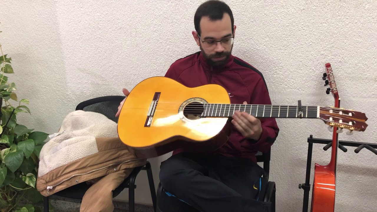 Javier Conde tocando buler&iacute;as
