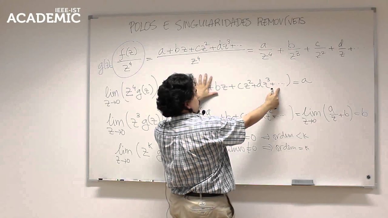Polos e singularidades removíveis
