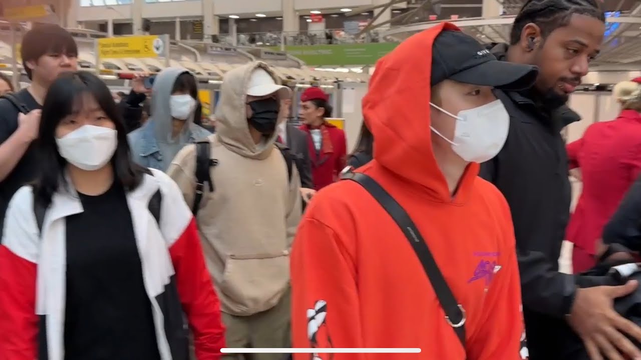 Stray Kids depart NYC after Global Citizen Festival! #BANGCHAN #CHANGBIN #HAN #SKZ #StrayKids