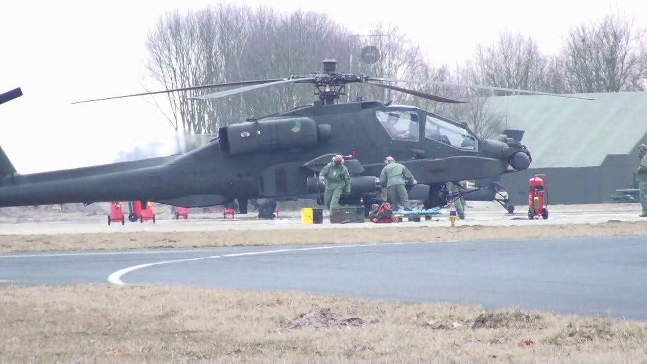Apache loading missile @ Gilze Rijen