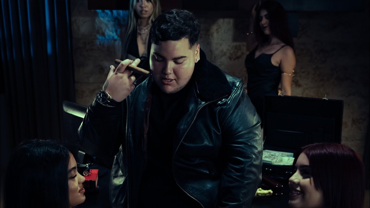 FloyyMenor - Chica Atractiva (Video Official)