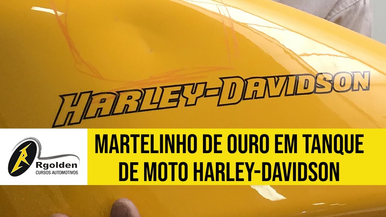 Martelinho de Ouro em Tanque de Moto Harley-Davidson