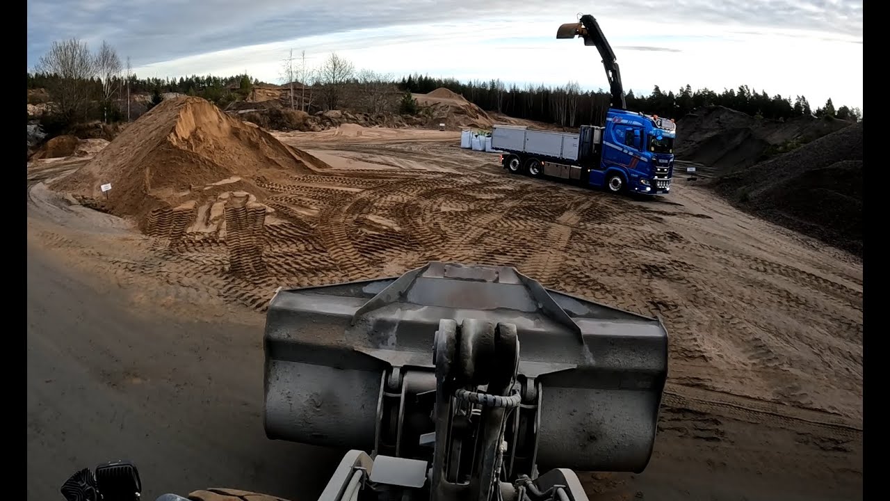 A day at work Volvo L180H wheel loaders