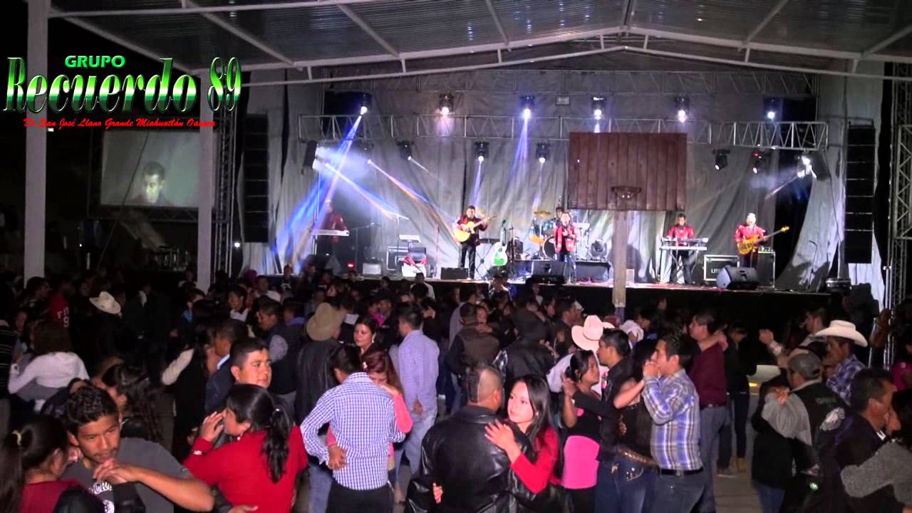 camion de pasajeros Recuerdo 89 en barranca larga ejutla 10 enero 2015