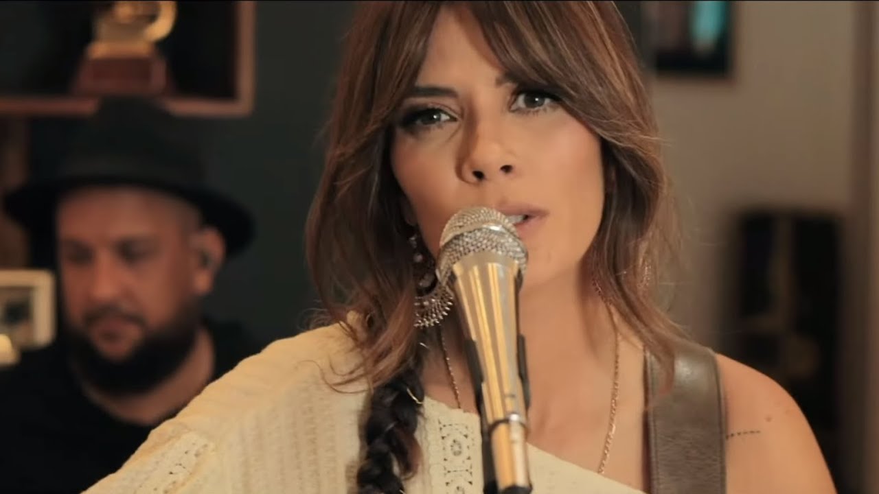 Kany Garcia - Aunque Sea Un Momento (Versión Acústica)