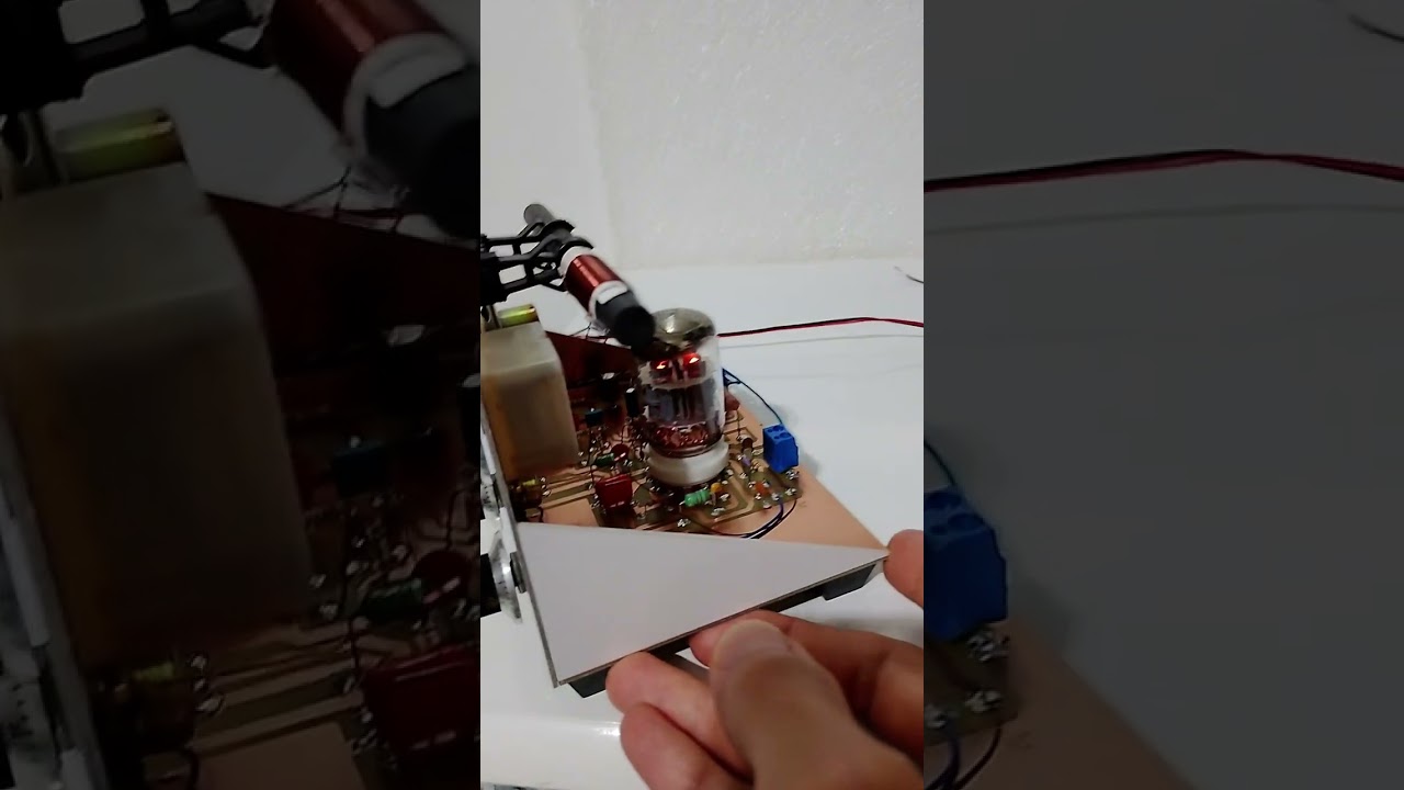 Um pouco da Recepção Receptor Regenerativo AM 12,6V DC.