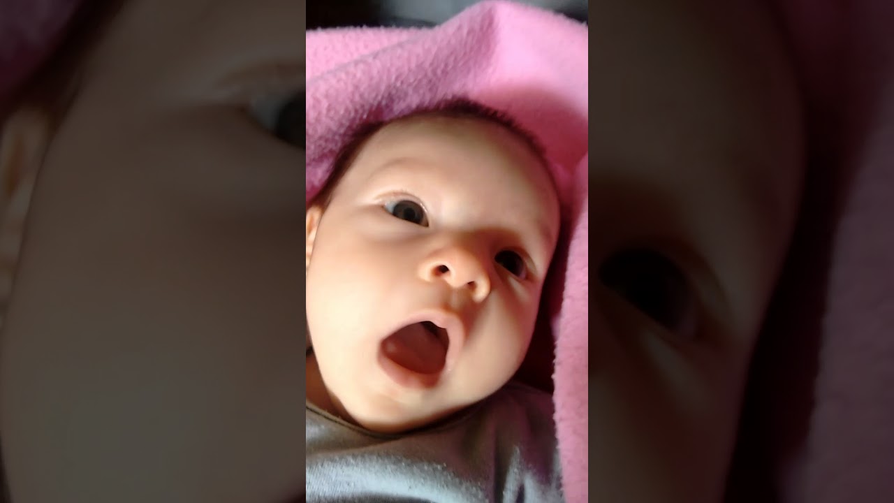 Bebé de menos de 3 meses casi habla