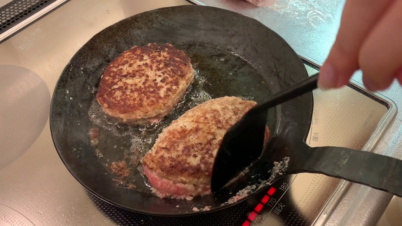一生物の鉄フライパン  ターク（turk）。ハンバーグを焼くだけの動画。