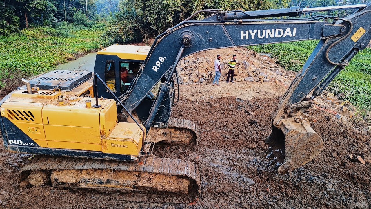 Operating Hyundai jcb3dx excavator soil cutting and marching skill #viralvideo #jcb #caterpillar 