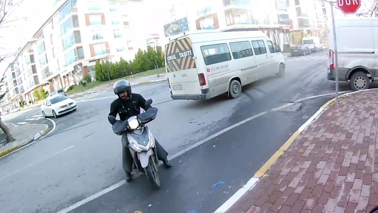 MOTORDA GRUP YAPIYORLAR / KIRMIZI &Ouml;Z&Uuml;RL&Uuml; KAMYONCU / KURYE ABİ İLE SOHBET  / G&Uuml;NL&Uuml;K OLAYLAR 10