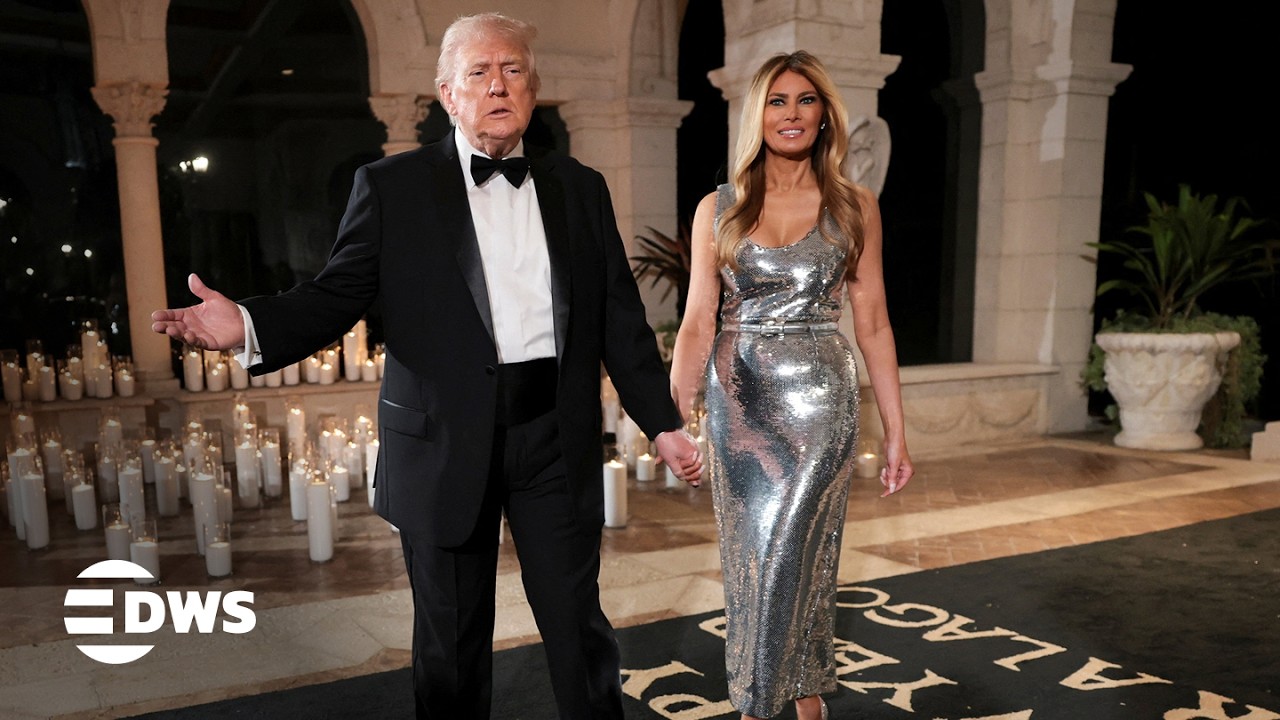 ТОРЖЕСТВЕННОЕ ПРИБЫТИЕ: Трамп и Мелания прибыли в Мар-а-Лаго на грандиозную новогоднюю вечеринку ...