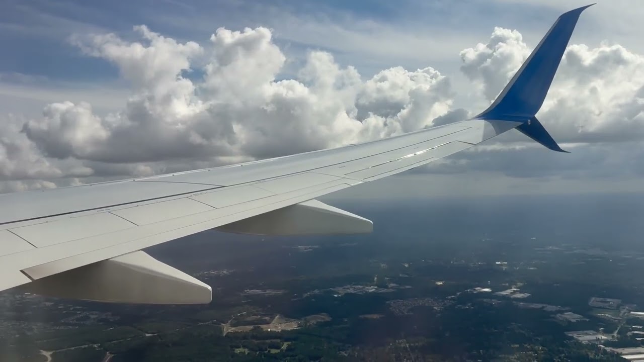 TURBULENT Charleston Landing - Boeing 737-924(ER) - United Airlines - N68802 - KDEN-KCHS