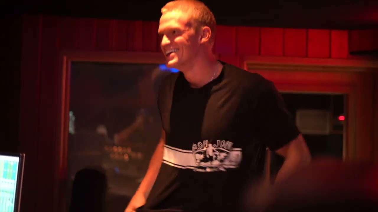Cody Simpson - Summer Evening (In The Studio)