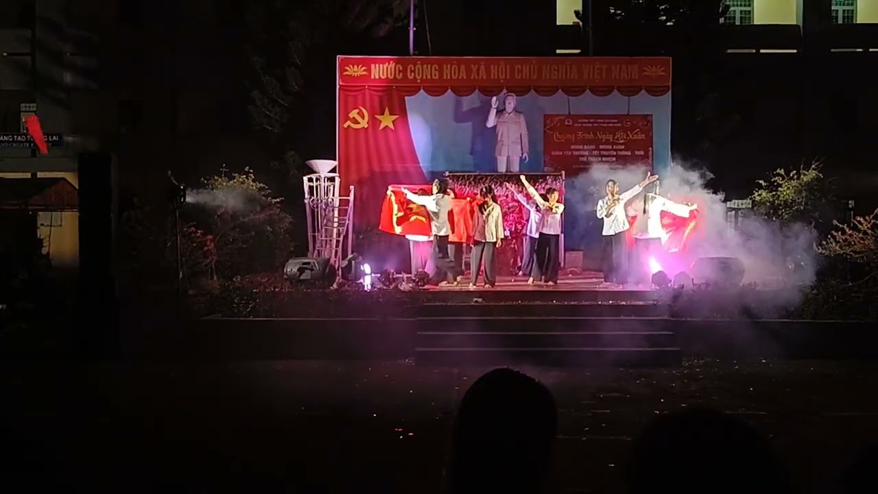 Múa Nguyện Là Người Việt Nam & Đường Lên Phía Trước 