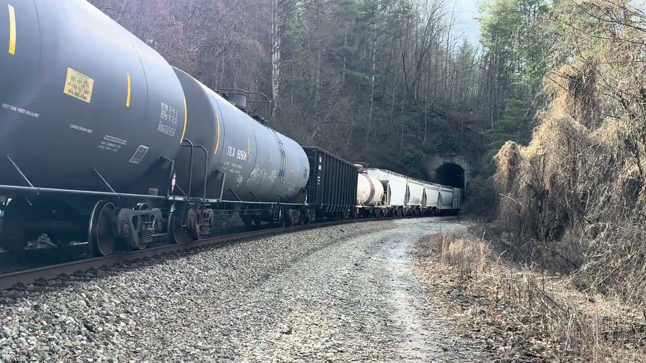 Norfolk Southern 167 heading South thru Tunnel 25 at Oakdale, TN.