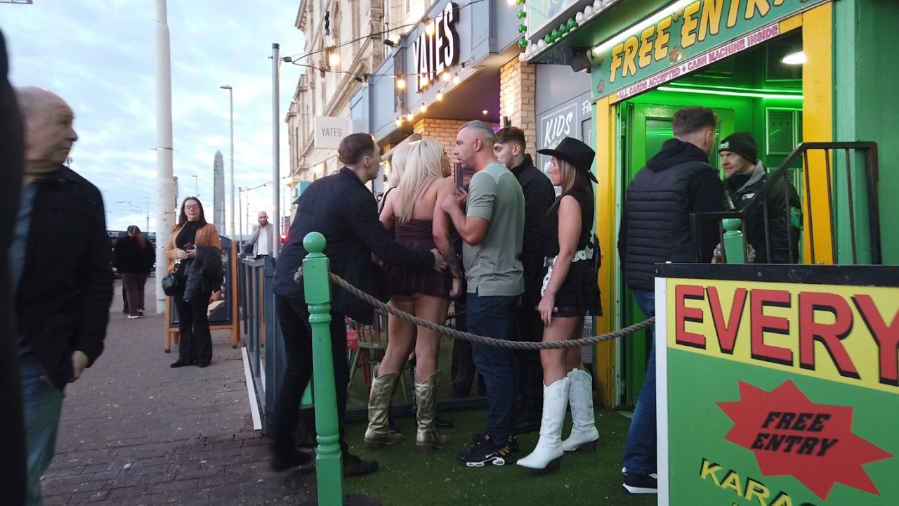 BLACKPOOL saturday evening the sights & sounds & sunset as we walk around Blackpool early evening