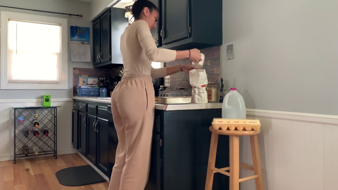 Cooking With Me | Banana Bread