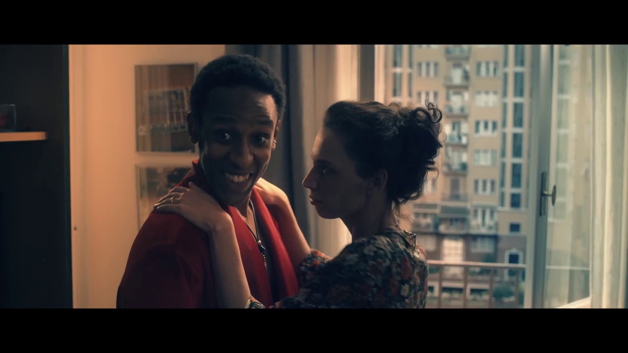 Immigrato - Checco Zalone - il video ufficiale del brano che lancia Tolo Tolo