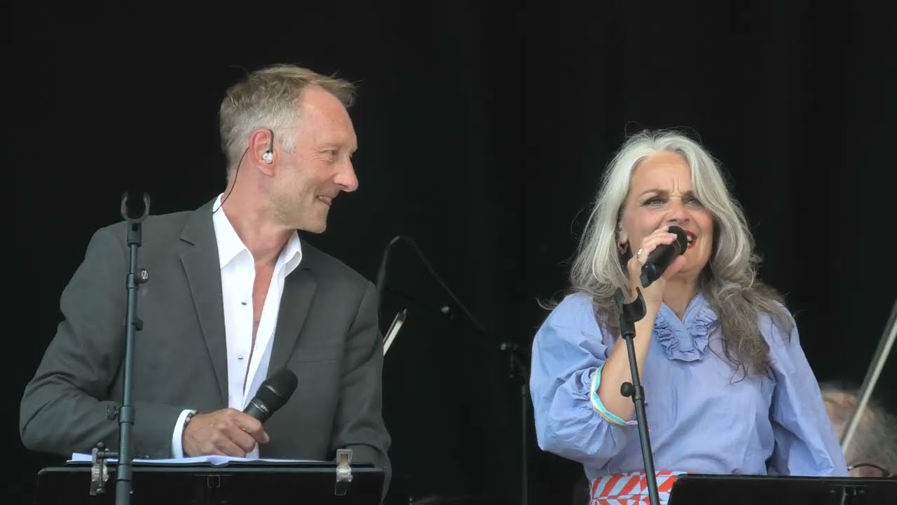 FORELSKET I KØBENHAVN, by Louise Norby and Morten Ernst Lassen With Copenhagen Phil 1/- August 2022