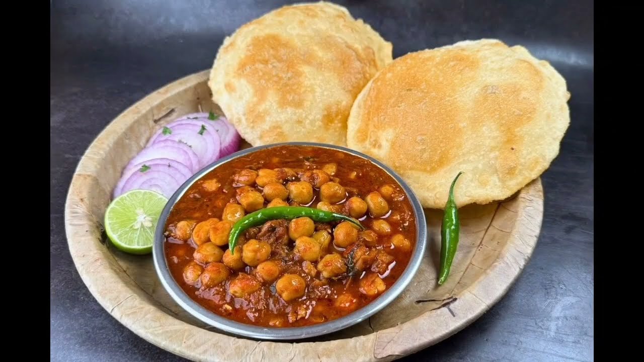 झटपट बनने वाले छोले भटूरे 😍 एक बार वीडियो ज़रूर देखें #food #youtubevideo #cholebhature 