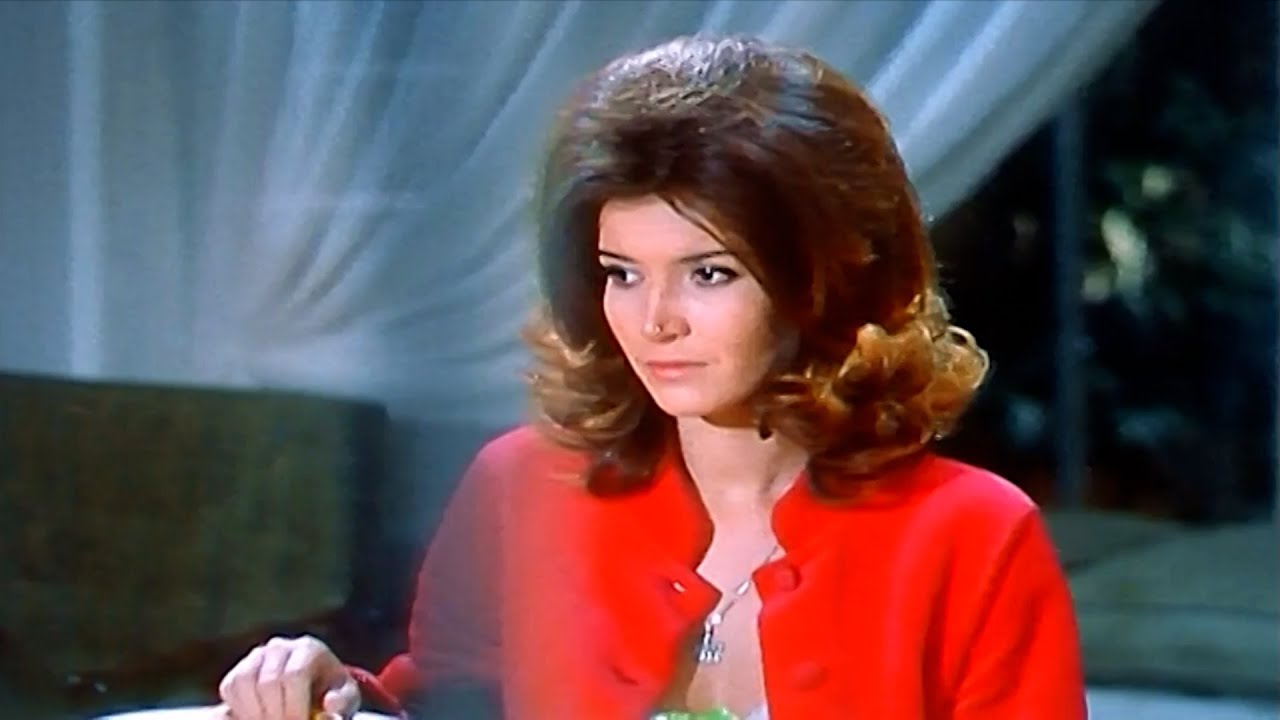ميرفت امين  ومحمود عبد العزيز وفيلم  تزوير