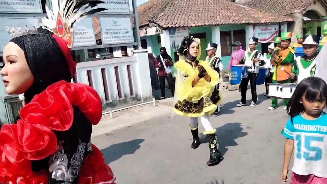 marching band MIN 4 BREBES KEREN, DIVA SHOUTUN JAMIL meramaikan desa tanggung sari