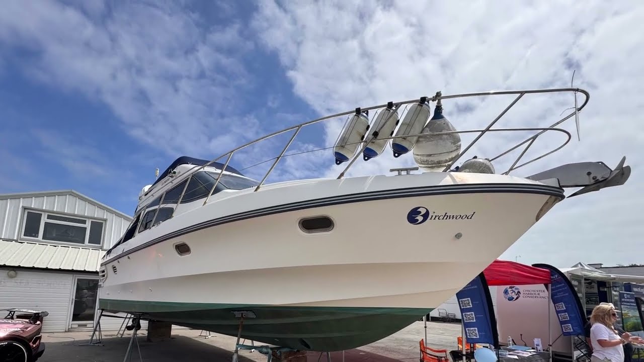 Birchwood Challenger 330 Flybridge walkaround
