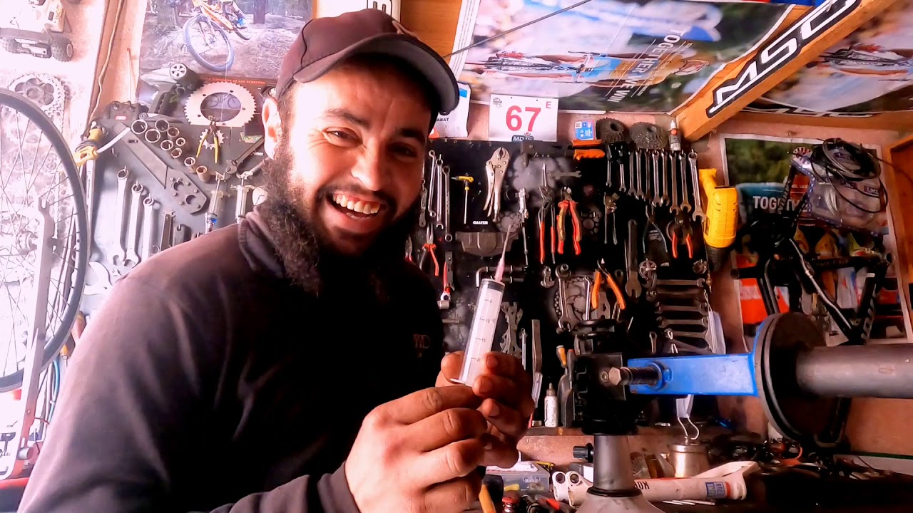 إصلاح ممتص الصدمات من نوع rock shox