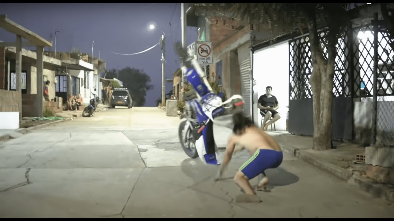 EL ZARCO DAÑA MOTO YZ 250 HACIENDO STUNT 😱😨😰