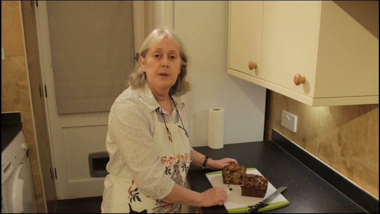 Home-made fruit cake, delicious, quick and easy to cook (no added sugar)