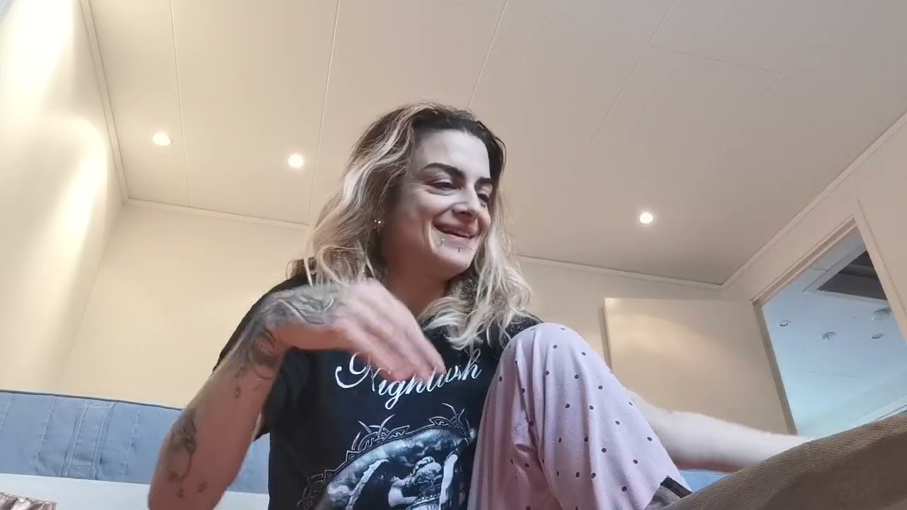 Ανοίγω τα πρώτα 2 δέματα που έστειλε η μανούλα μου απο Ελλαδα 💌💌💌💌