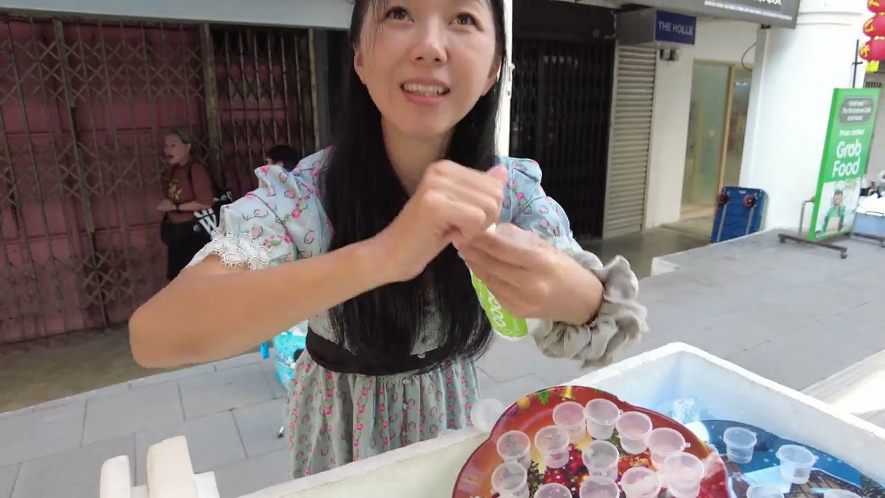 Walking around at Street Cafe in Johor Bahur | Malaysia | With Friend | Foods