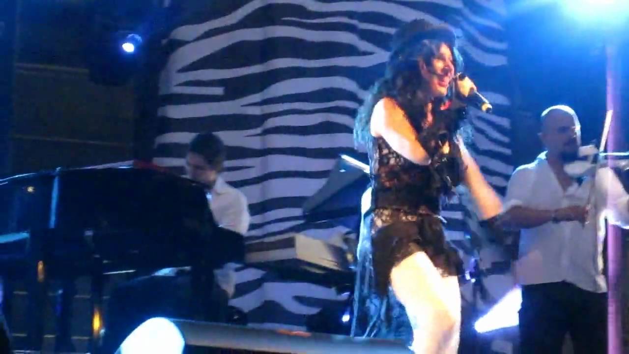 Giusy Ferreri - Cuore assente (live in Piacenza 14-07-2010) - HD