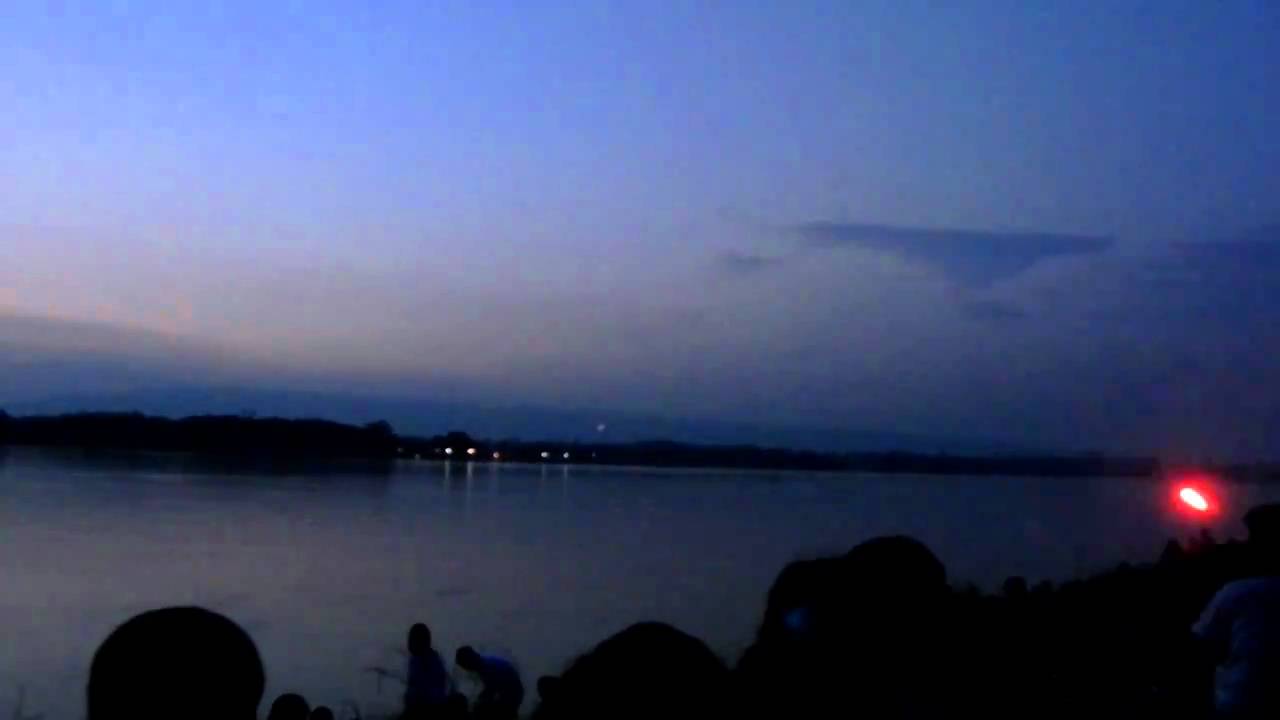 Naga Fireballs Festival 2010 Nongkhai Thailand, Nikon P100 Night Scene Photo and Video