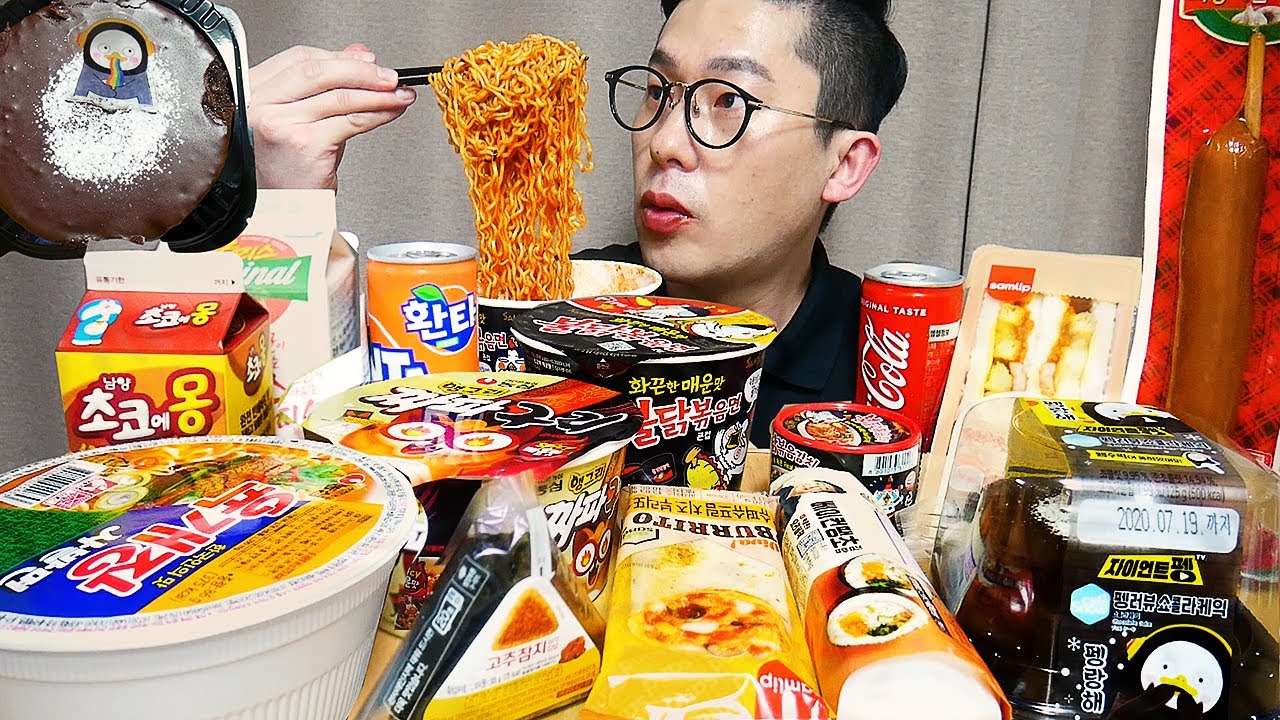 MUKBANG 편의점🍱 먹방! 불닭볶음면 한입?삼각김밥 짜파구리 육개장 펭수쇼콜라케잌 샌드위치등 Korean Convenience store food eating sound