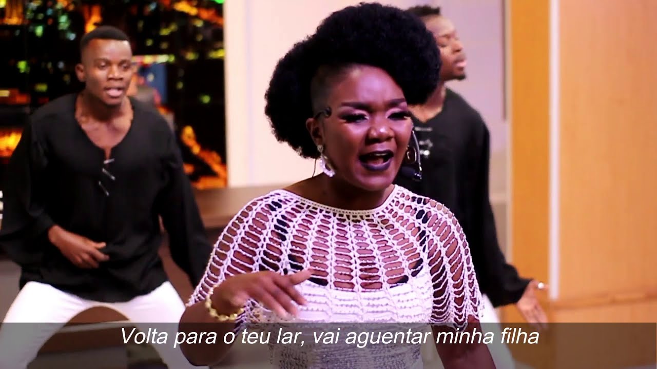 Marllen encanta a plateia com música Thlelela