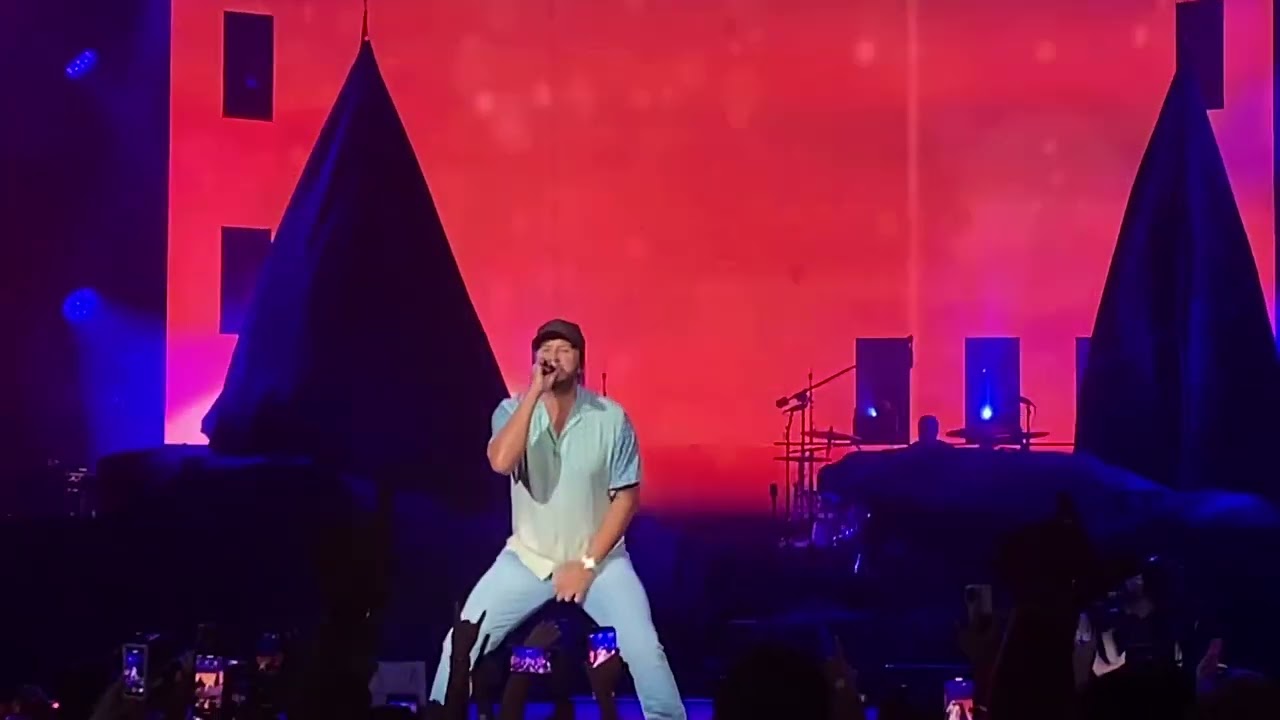 Luke Bryan - Kick the Dust Up - Ruoff Music Center Noblesville, IN - Country On Tour