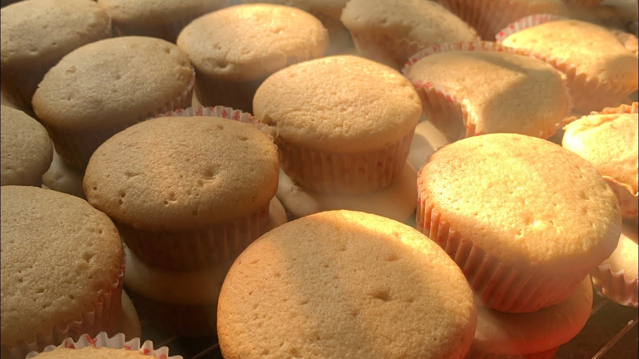 EASY HOMEMADE SOFT, CREAMY VANILLA CUPCAKE RECIPE