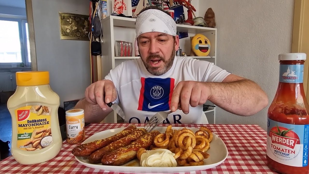 Currywurst mit Pommes vom EDEKA-CENTER 