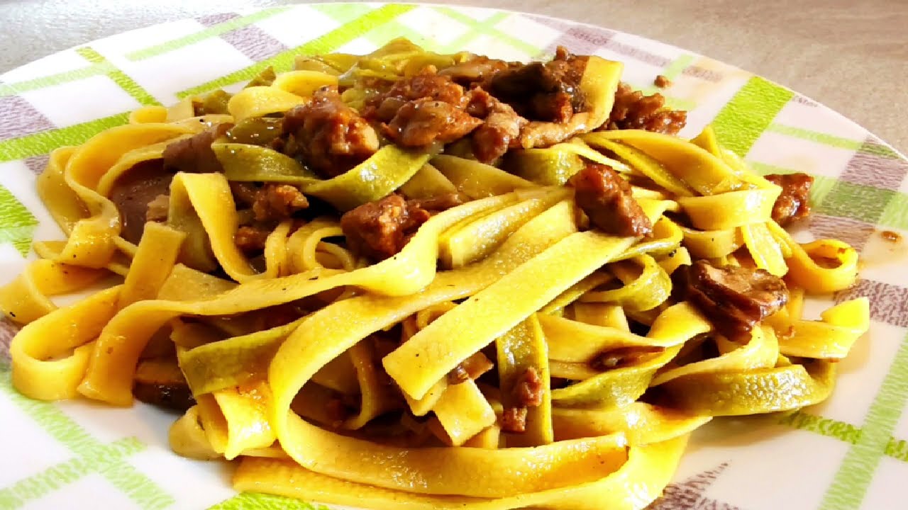 TAGLIATELLE SALSICCIA E FUNGHI