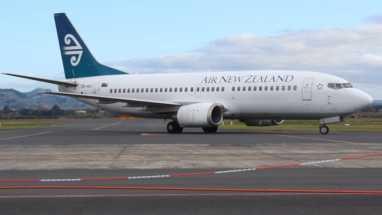 Air New Zealand Boeing 737-300 Landing At Tauranga Airport