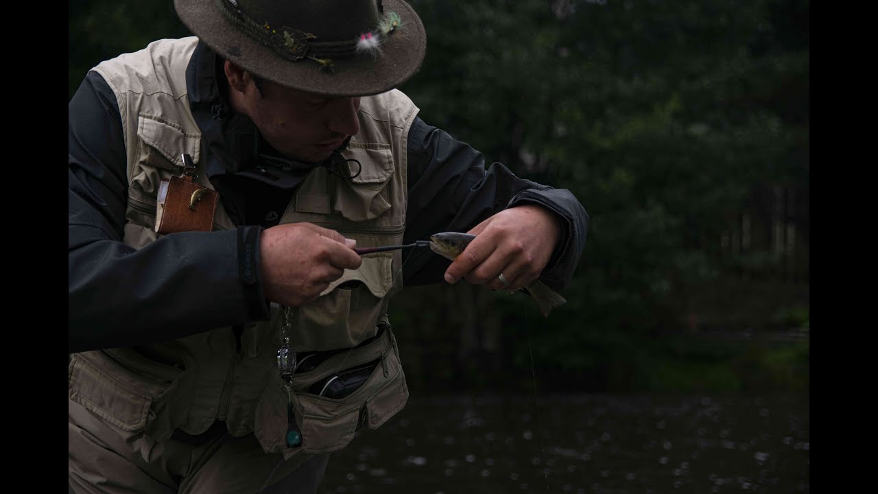 Muškaření na umělé mušky vázané z hedvábí | Fly fishing on flies tied from silk dubbing