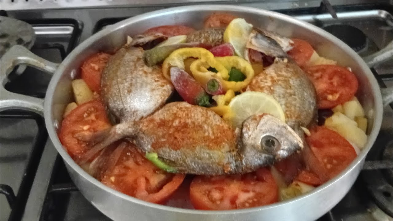 شاركت معكم اليوم غدانا كان جد بسيط طاوة ديال الحوت بالخضرة كاتجي لذيذة ما تشبعوش منها 😋😋
