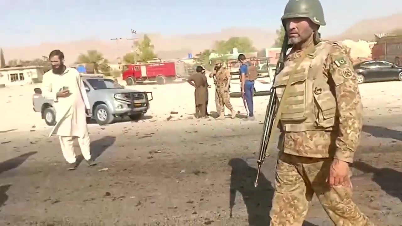 Suicide bomber kills five on school bus in Pakistan | REUTERS
