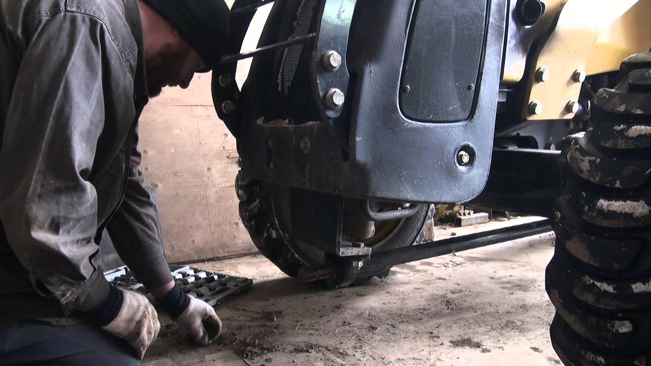 Огромная мамаша снежной бури приближается, устанавливая 110-фунтовый снегоочиститель