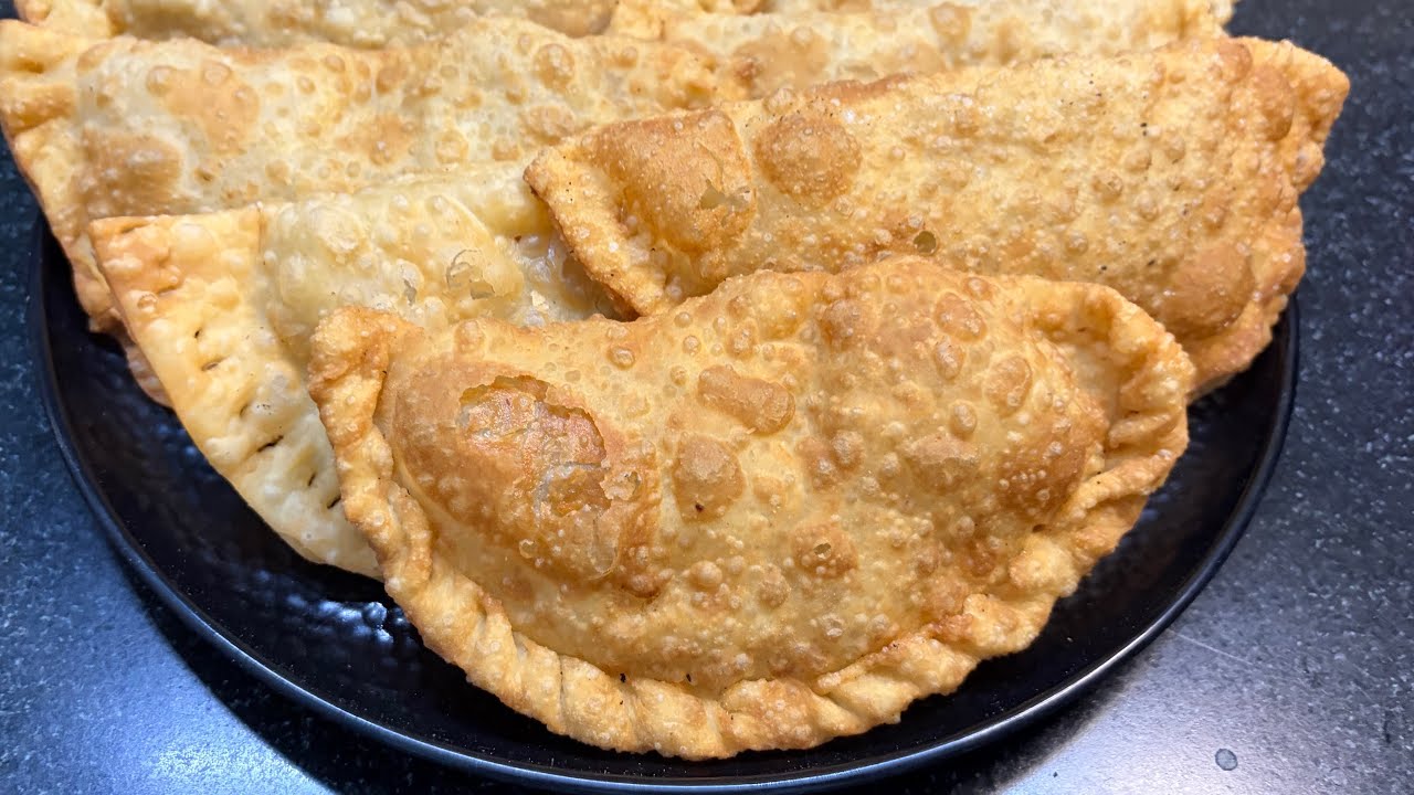 Bangalore Famous Halwa Puri Recipe | Bangalore Style Halwa Puri | Easy Homemade Recipe 